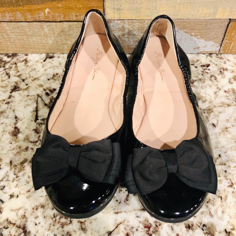 Flat shoes, girls